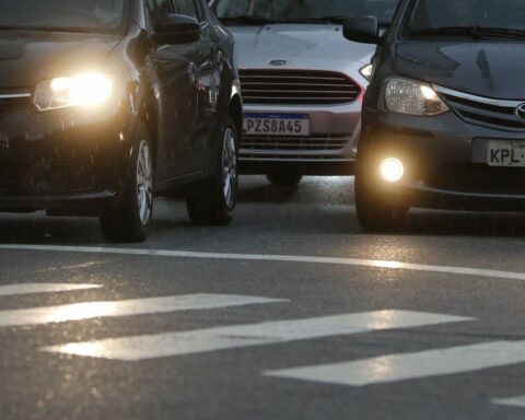 Vehicle sales surge 21% in the first quarter