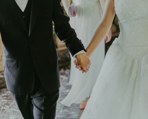 Video: Young man "married" his teacher and fulfilled the dream of his life