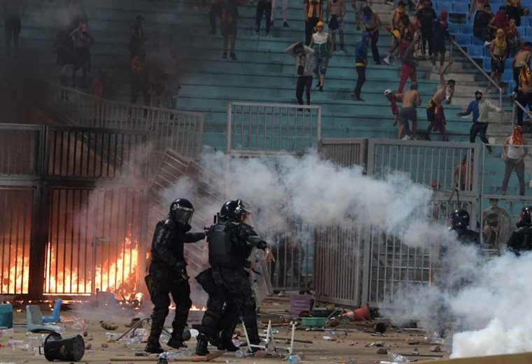 Violent incidents at an African Champions League match in Tunisia