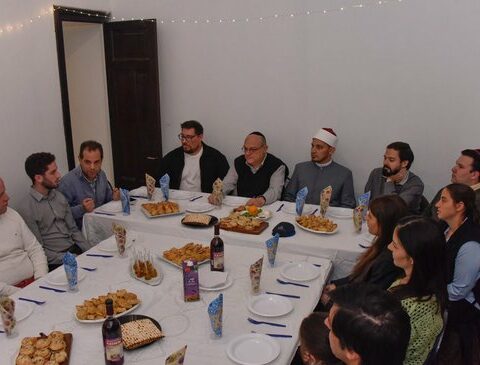 What happens when a Jew, a Christian and a Muslim get together: the dinner shared by three religions