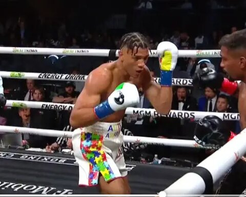 Con Knockout en el primer asalto, el cubano David Morrell retiene el título de Campeón Mundial