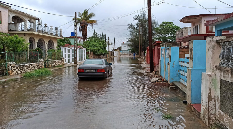 A strong storm puts the finishing touch on the May Day events in Cuba, which are postponed to May 5