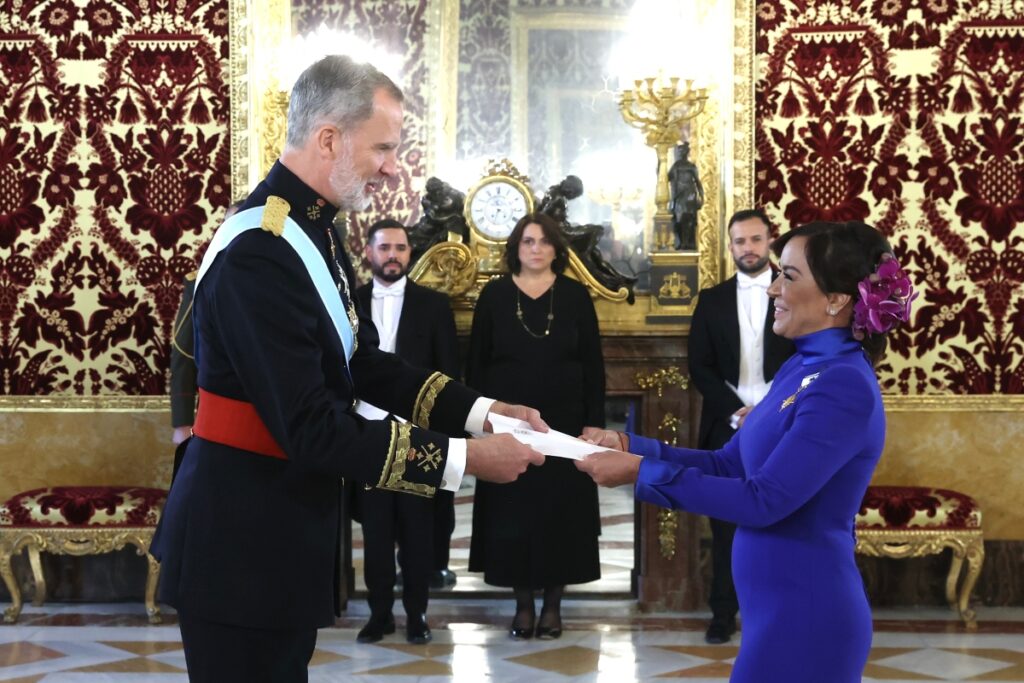 Ambassador of Venezuela delivers credentials to the Kingdom of Spain