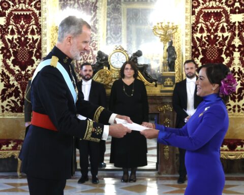 Ambassador of Venezuela delivers credentials to the Kingdom of Spain