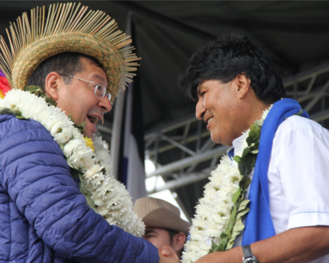 Arce and Evo look for their allies in Santa Cruz with gifts and criticism