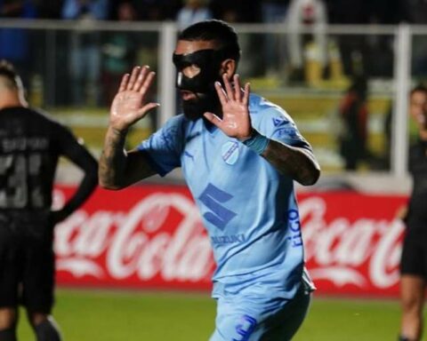 Bolívar beat Barcelona (1-0) with his last breath and continues to lead