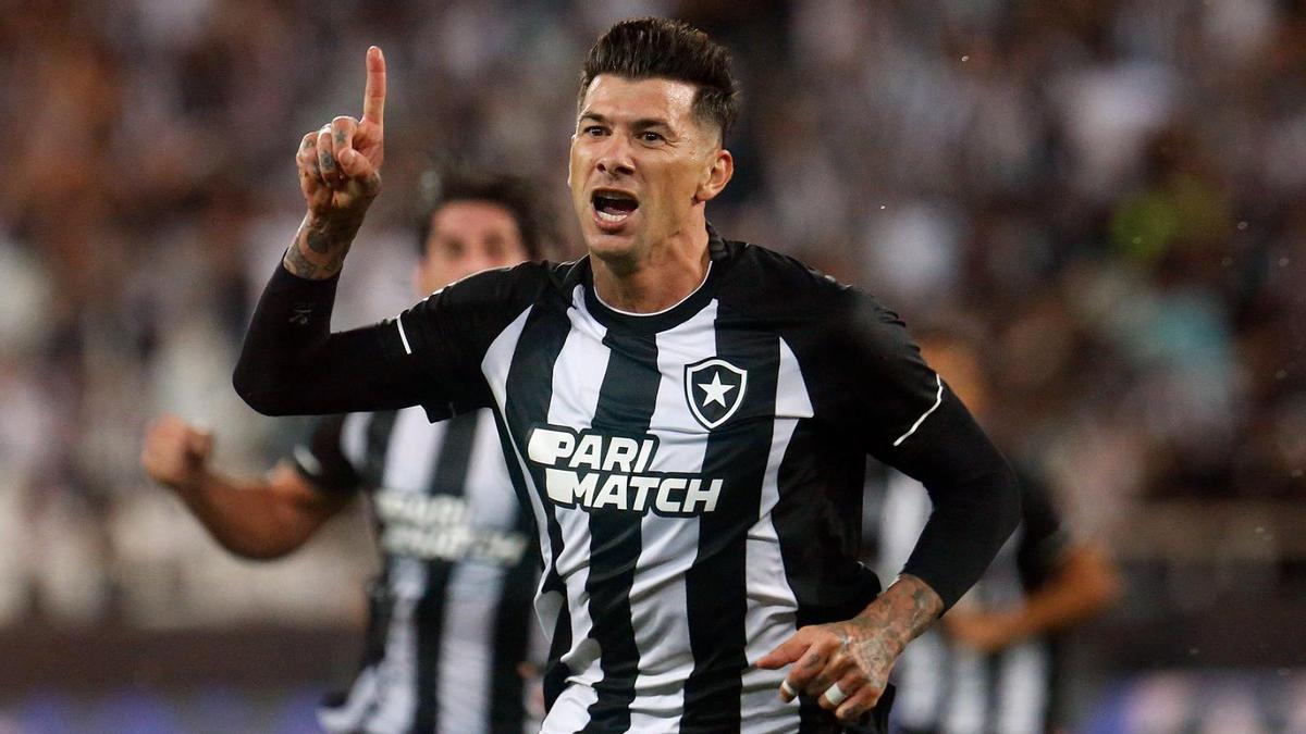 Botafogo continues to lead in Brazil after emerging victorious from the Rio de Janeiro classic