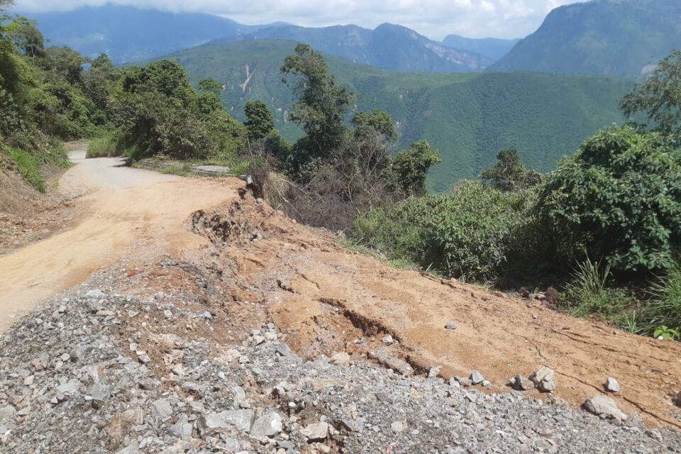 Collapse of a highway in the municipality of Mérida makes it difficult to transfer crops