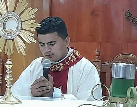 Díácono Raul Vega.