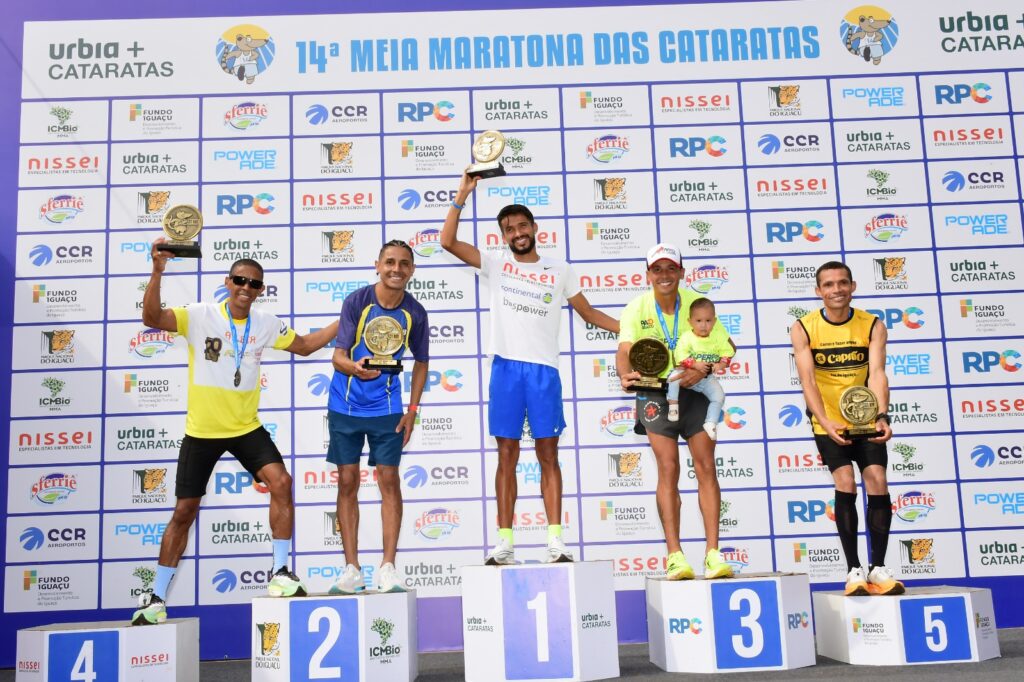 Derlys Ayala wins the Cataratas Half Marathon