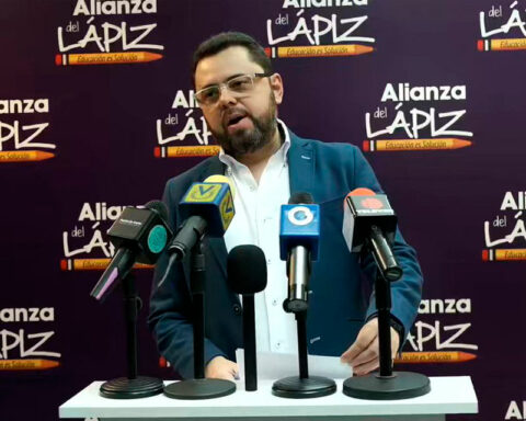 Ecarri would keep Vladimir Padrino as Minister of Defense if he wins the presidential elections