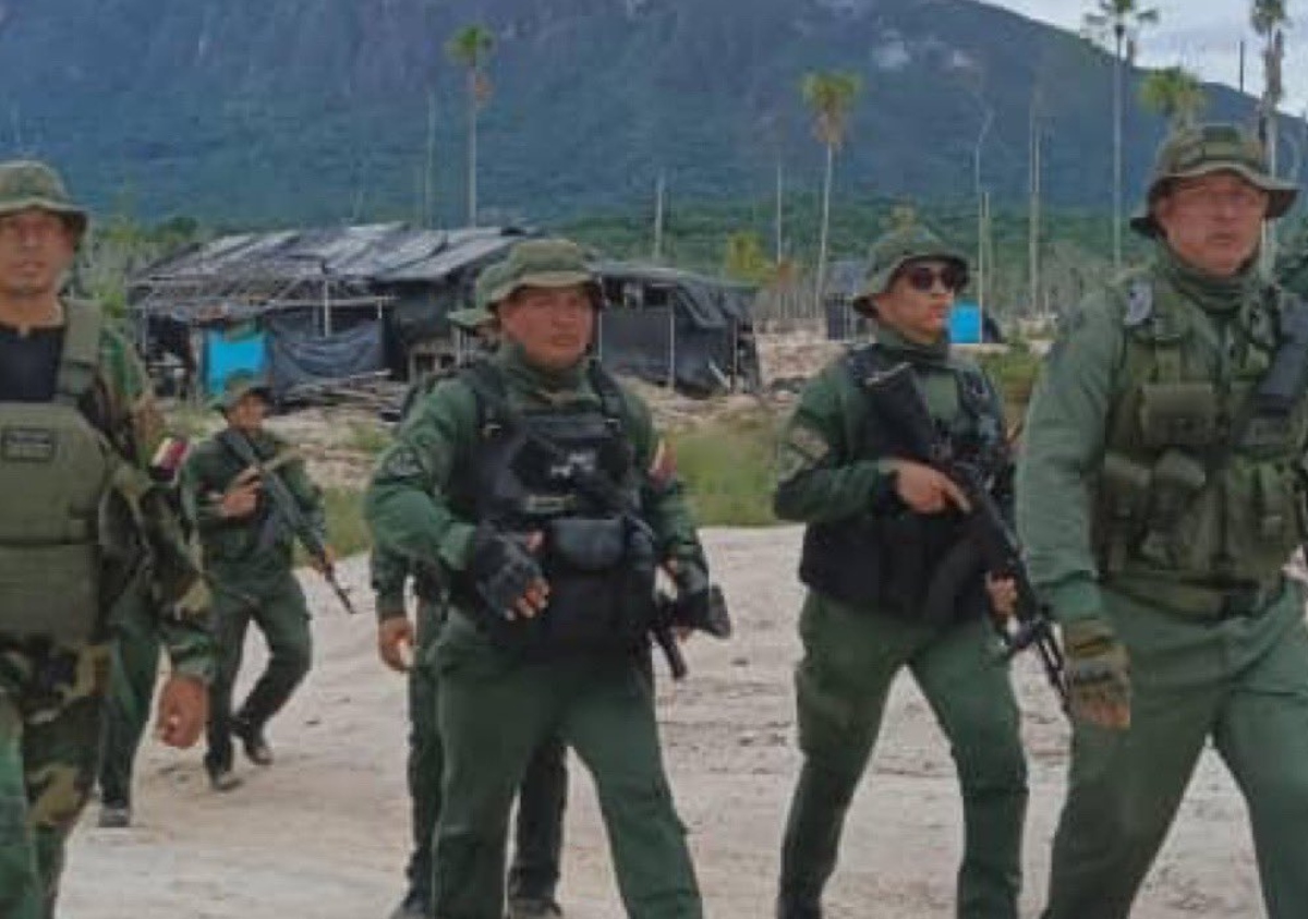 FANB dismantled 16 houses used for illegal mining in Amazonas