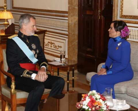 Foreign Ministry asks ambassador to Spain to strengthen diplomatic ties with Madrid