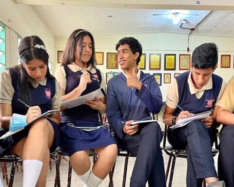 Futuros bachilleres y estudiantes universitarios respaldan el lanzamiento del SNI