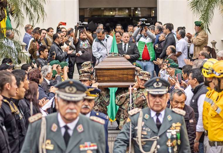 General Prado left without tributes from the Army and they see a serious omission