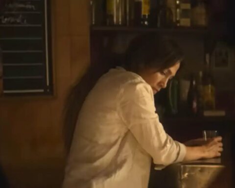 Escena de 'La Madre' en la que el personaje de Jennifer Lopez se encuentra supuestamente en La Habana