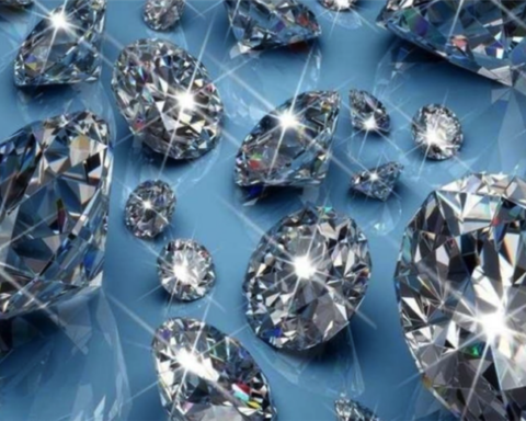 London announces new sanctions on Russia, with ban on diamonds