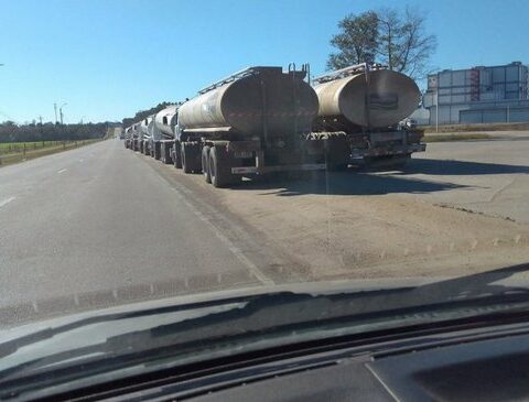 Long lines of tanker trucks at the Conaprole plant