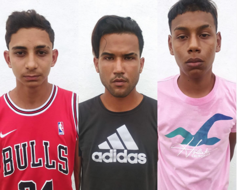 Los Chancleta outside the street in Aragua