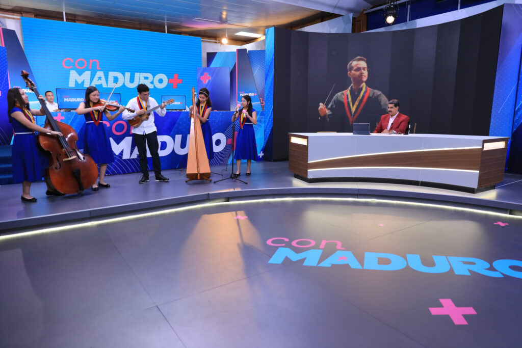 Maduro asks banks for support to complete the headquarters of El Sistema