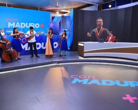 Maduro asks banks for support to complete the headquarters of El Sistema