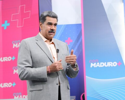 Maduro: opposition received $346 million for primaries