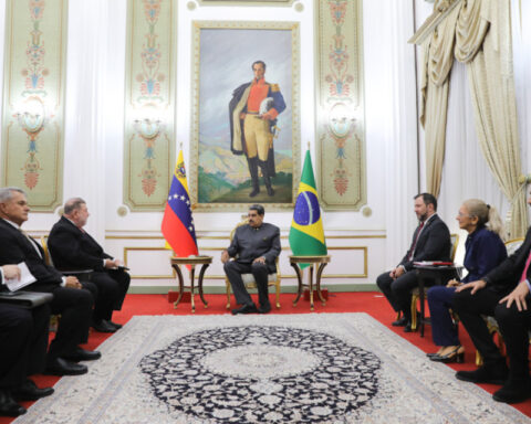 Maduro receives representatives from Brazil and China to pay for political alliances