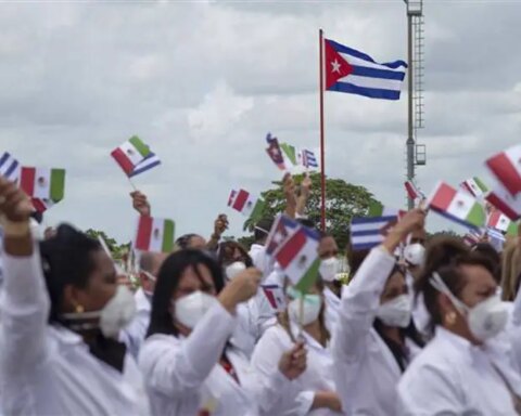Médicos cubanos en México