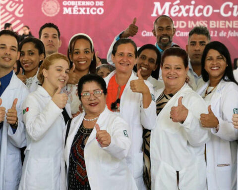 Mexico shields information about the 1,200 Cuban doctors hired and the Abdala vaccine