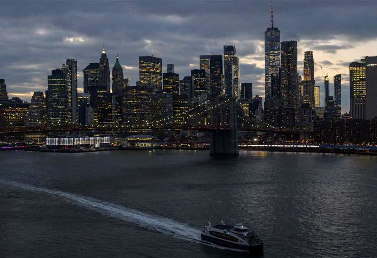 New York is sinking under its own weight, according to a study