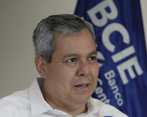 Opponents demand that CABEI not re-elect Mossi as president of the bank