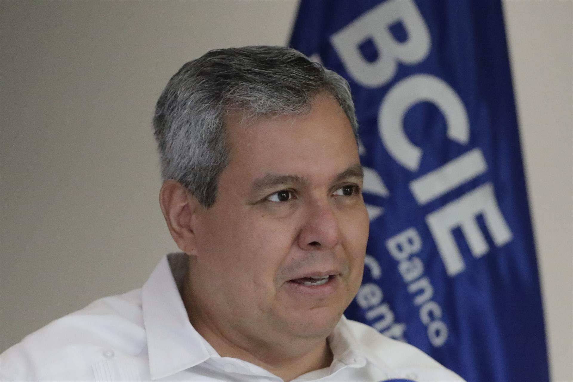 Opponents demand that CABEI not re-elect Mossi as president of the bank
