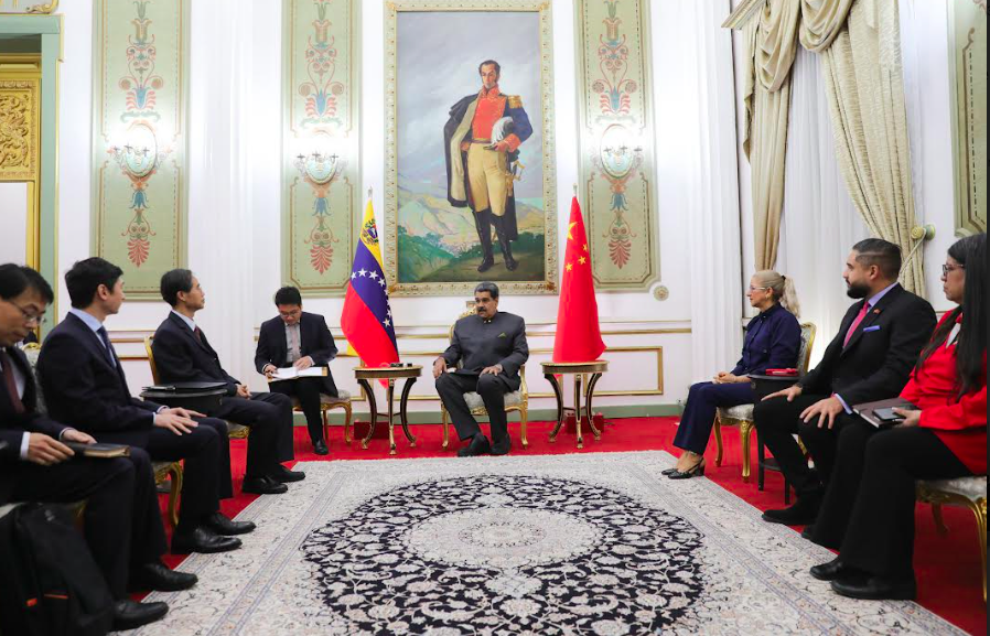 President Maduro receives delegation from the Communist Party of China