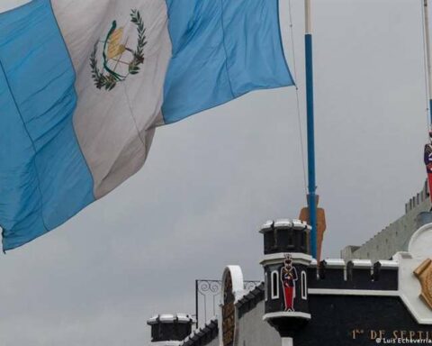 Presidential candidacy of leader in polls suspended in Guatemala