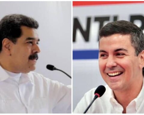 Presidents of Venezuela and Paraguay talk to restore relations