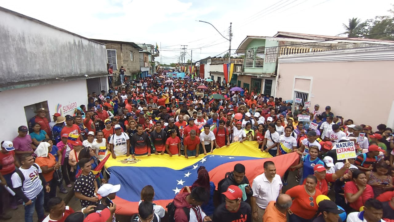 Psuvistas march in support of President Maduro in Delta