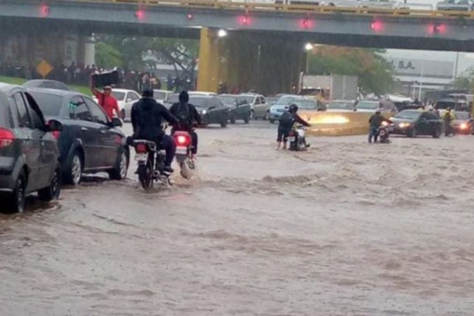 Rains caused flooding in Barinas and Carabobo this Tuesday #30May