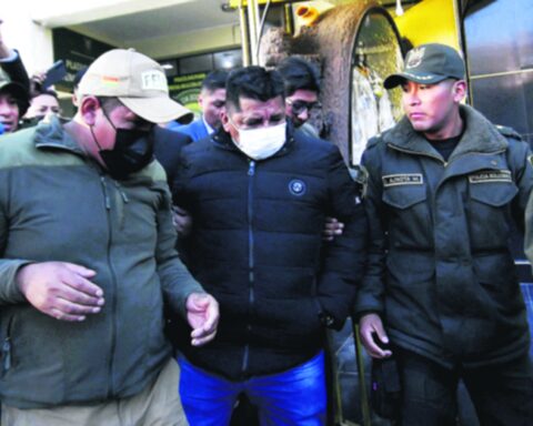 Santos is behind bars, his network made deposits for Bs 2.7 MM and bought 11 goods