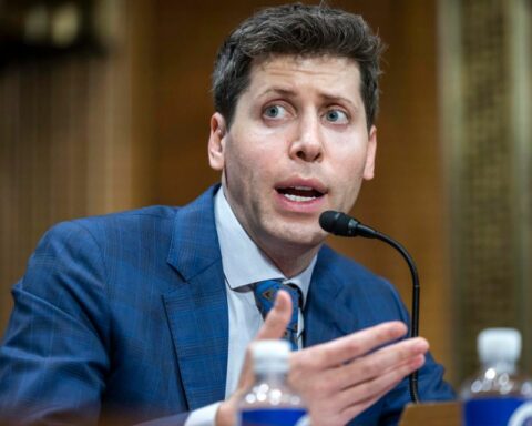 The creator of ChatGPT asks the US Congress to regulate the development of AI