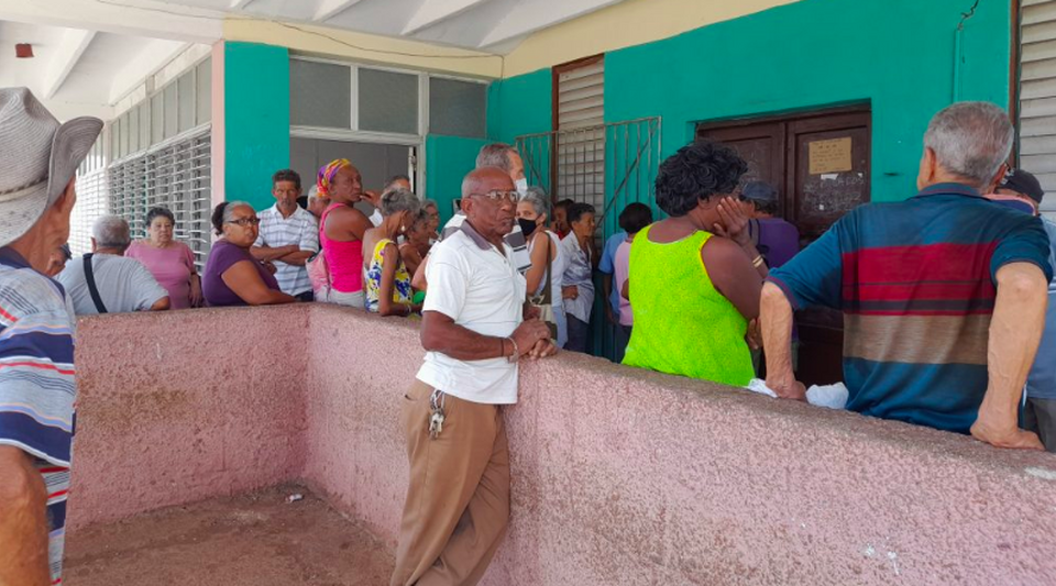 The endless ordeal of Matanzas retirees to collect their pensions