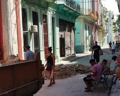 The rainy season begins with a landslide and numerous electrical failures in Havana