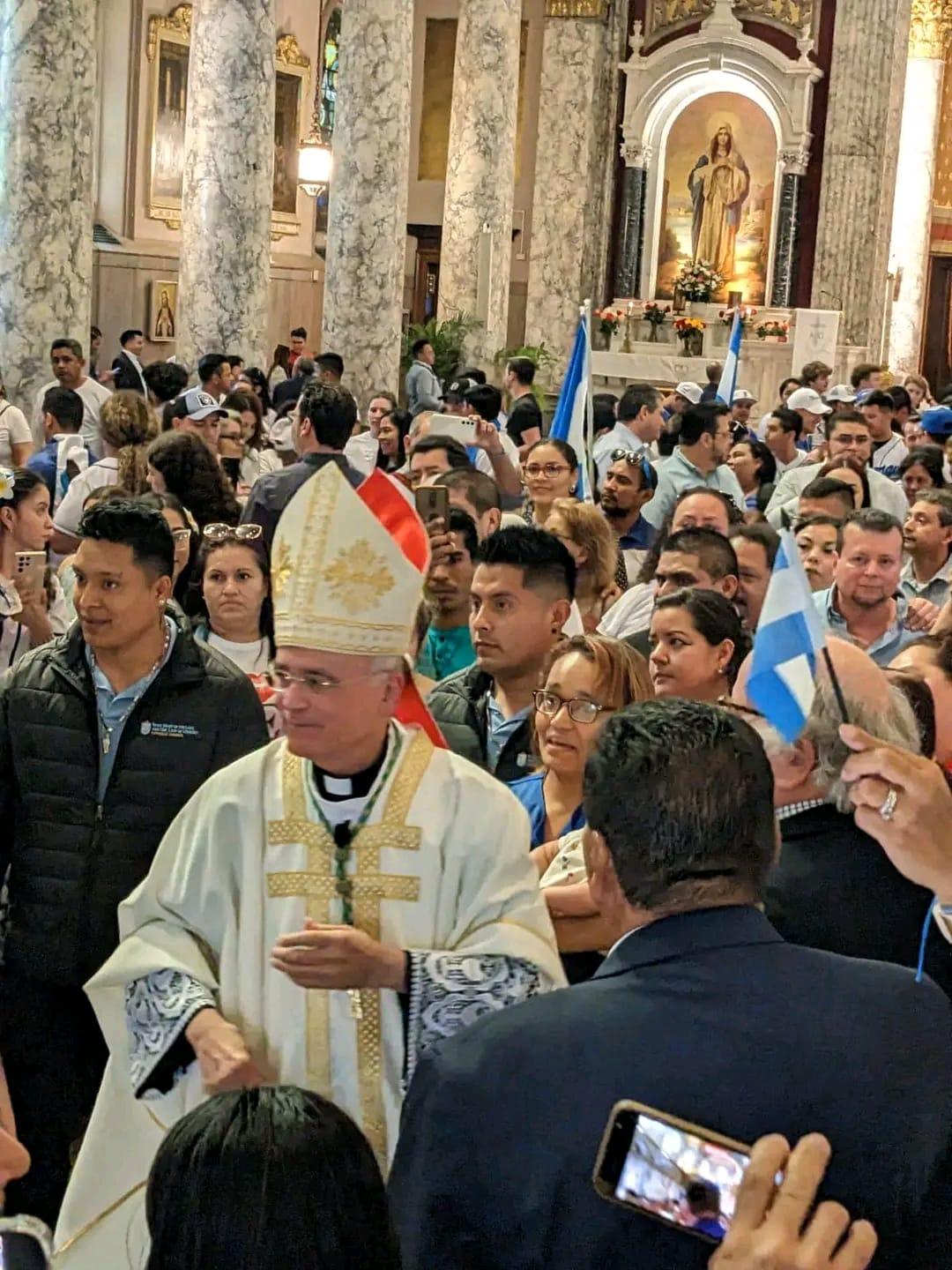 "The resistance lives", say exiles after meeting in Chicago with Bishop Báez