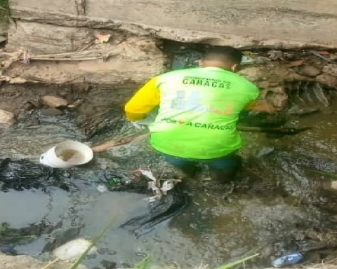 Efectúan labores de limpieza en torrenteras y quebradas de Caracas