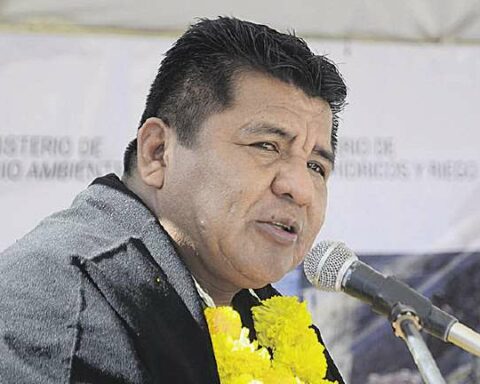 They criticize Arce for not removing Santos;  another involved goes to jail for bribery case