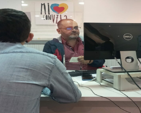 Atienden a venezolanos residentes en España con Jornada de atención de Apostilla