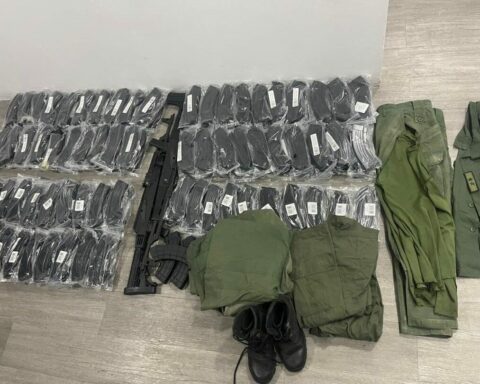 They seized two soldiers with three rifles and 200 chargers