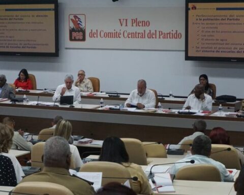 Without news, the Plenum of the Communist Party asks "creative resistance" to the cubans