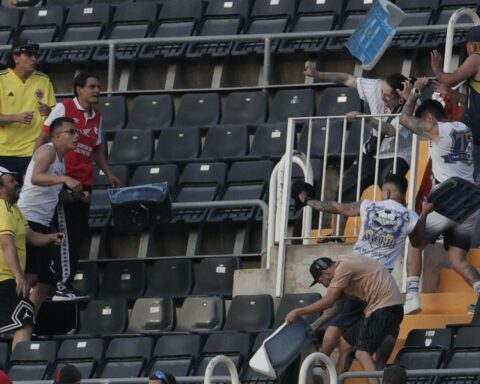 1-0: Colombia's triumph at Mestalla and fights in the stands between their fans