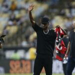 1-4: Flamengo win and tribute to Vinicius