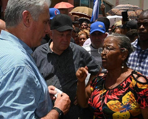 A woman questions the Cuban president during his helicopter tour of the flooded provinces